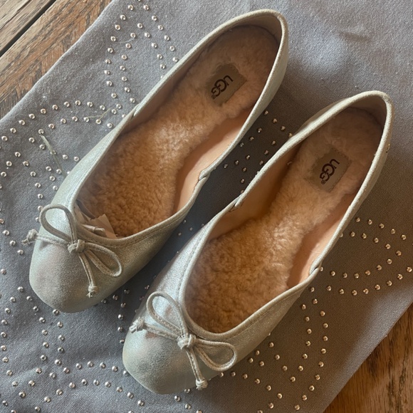 UGG Lena Silver Metallic Ballet Flat SZ 7.5 - Picture 4 of 8